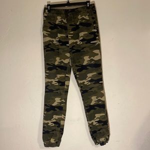 Boys XXL/2XG size 18 faded glory camouflage pants elastic waist band & bottoms
